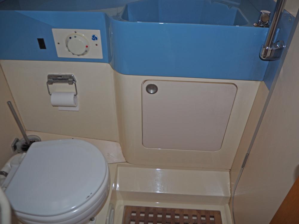 Cabin en avant, H&eacute;bergements